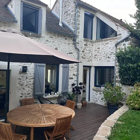 Maison Charmille Nocleg ze śniadaniem 3*