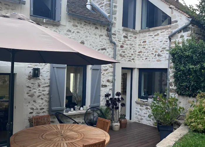Maison Charmille Bed & Breakfast 3*